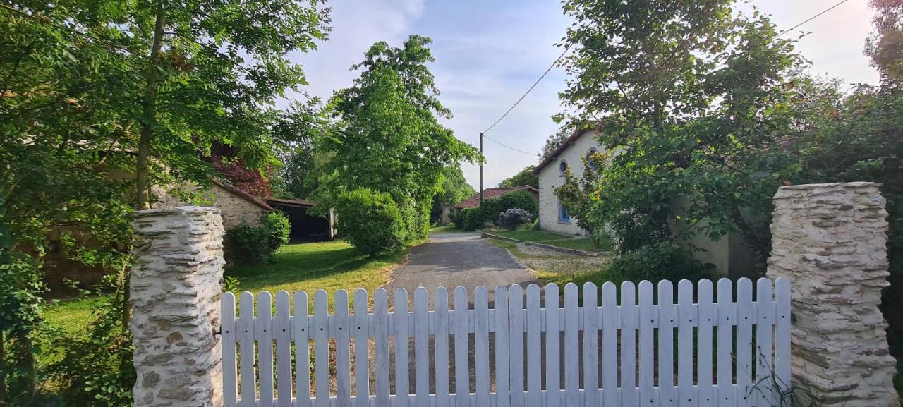 Saint-Pierre-du-CheminLe Terrier Maison De Campagne 250 M2 Grande Capacite 20 Couchages, 4500M2 De Terrain别墅 外观 照片